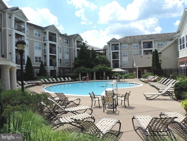 Building Photo - 12941 Centre Park Cir