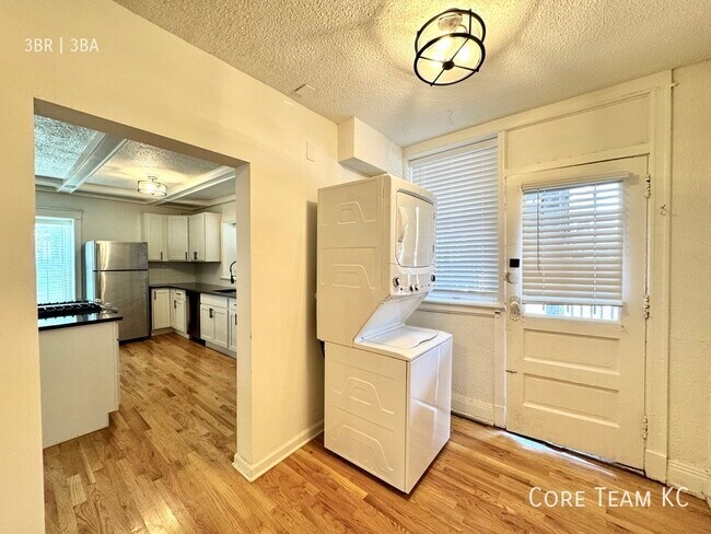 Building Photo - 1413 W 39th St