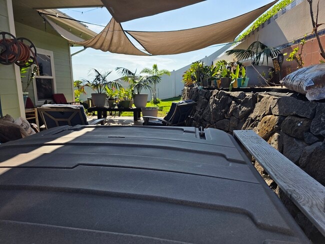 Building Photo - 1367 Kakae Pl