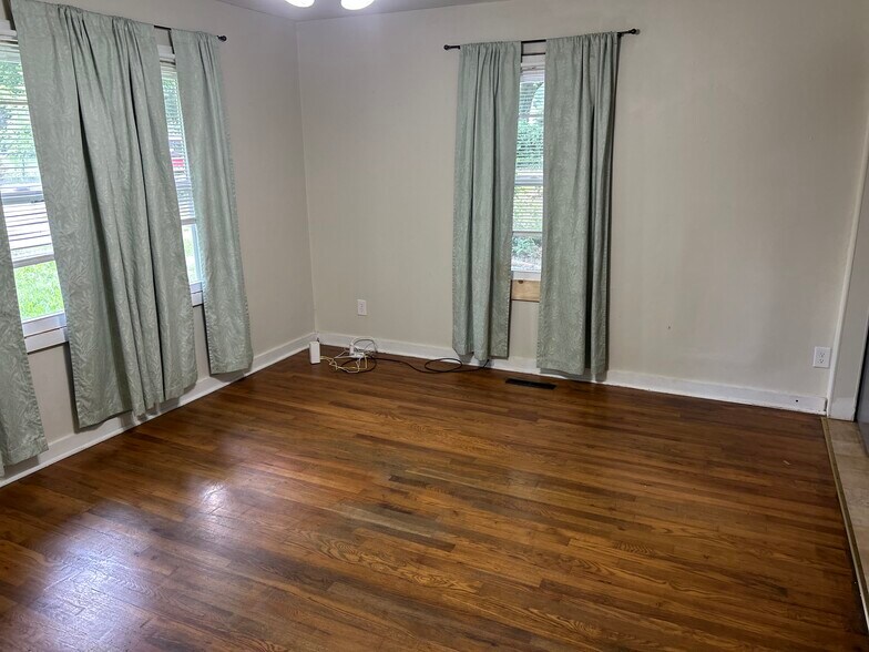 Building Photo - 214 Poplar St