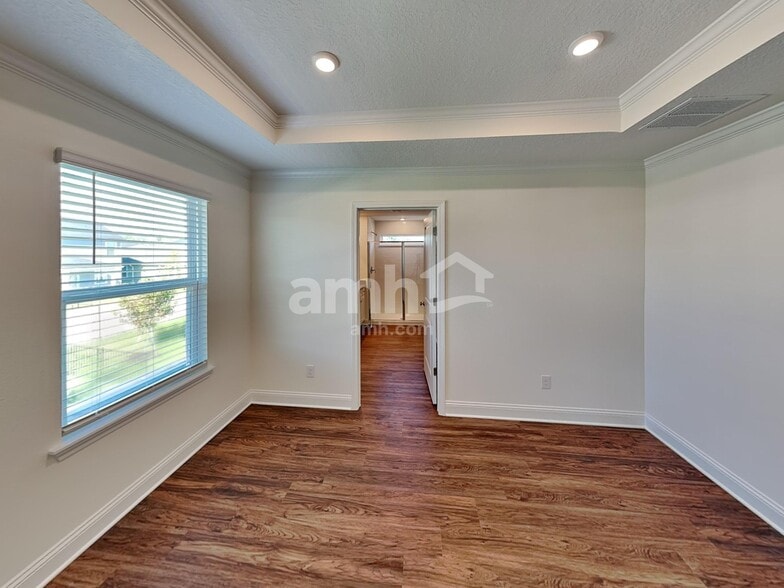 Building Photo - 210 Onate Cir