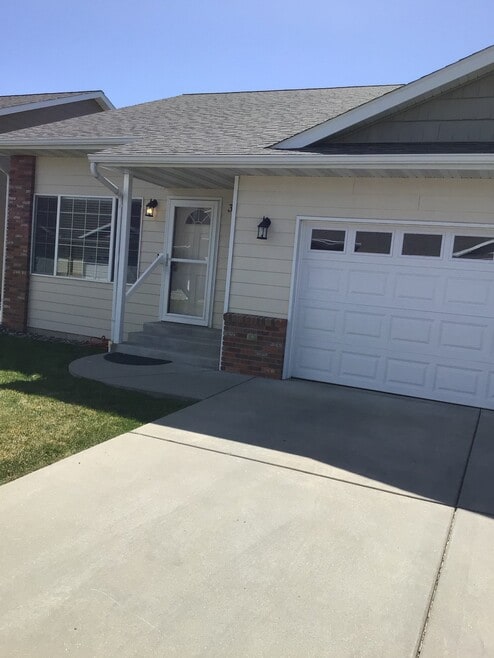 Building Photo - 3134 New Hope Dr