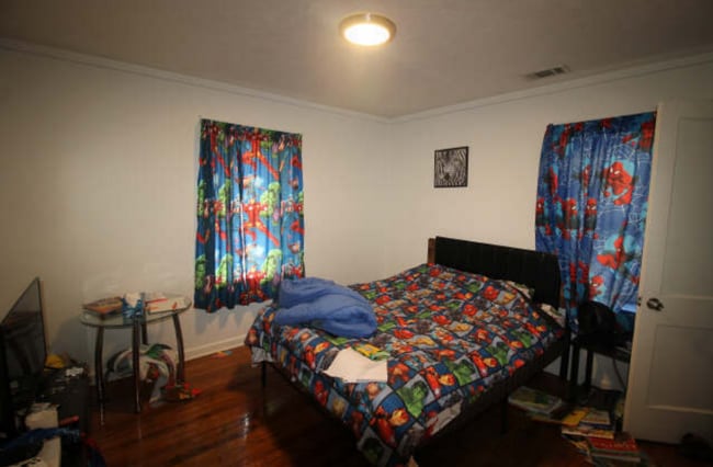 Building Photo - 1631 Longfield Ave