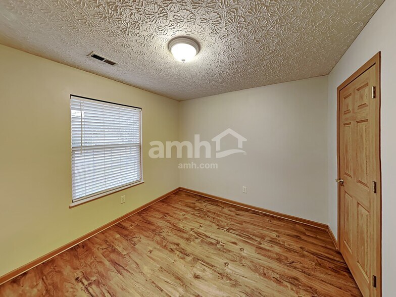 Building Photo - 2127 Staghorn Way