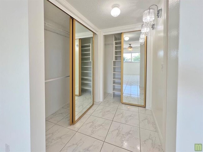 Building Photo - 3318 NW 68th Ct
