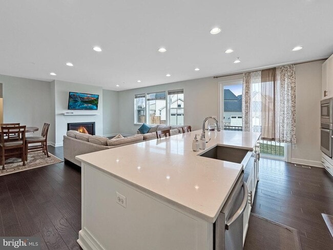 Building Photo - 221 Red Oak Ridge Pl