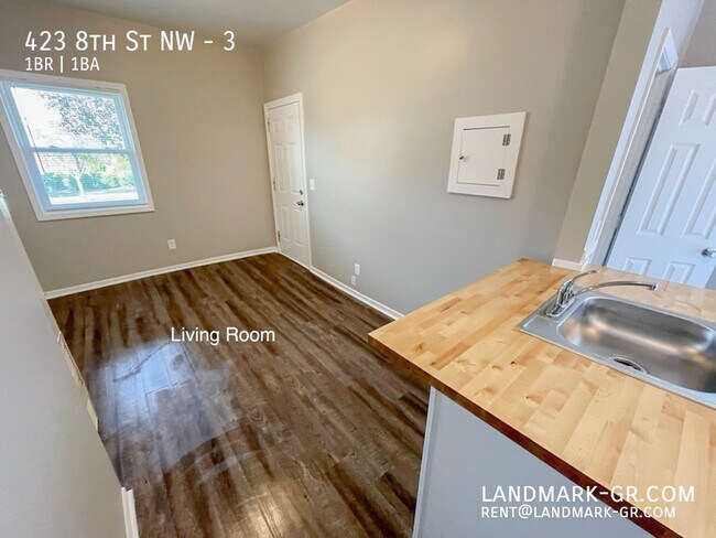Building Photo - 423 8th St NW