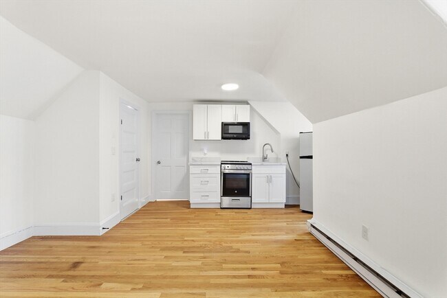 Building Photo - 70 Bellevue St