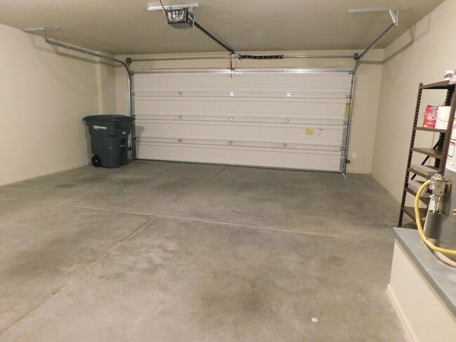 Building Photo - Nice Duplex in Established Neighborhood