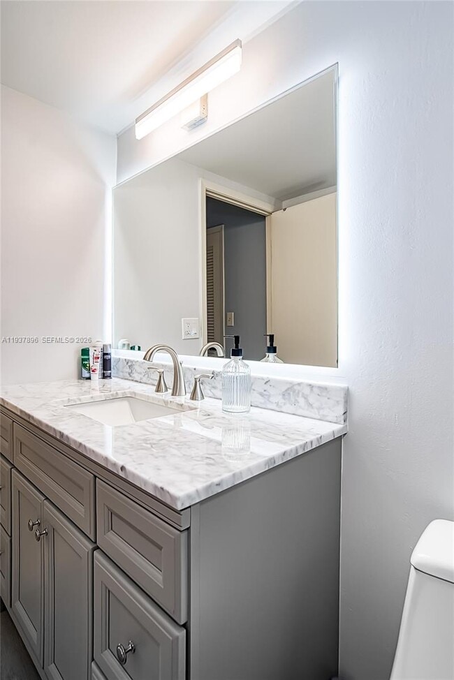 Building Photo - 2500 Parkview Dr