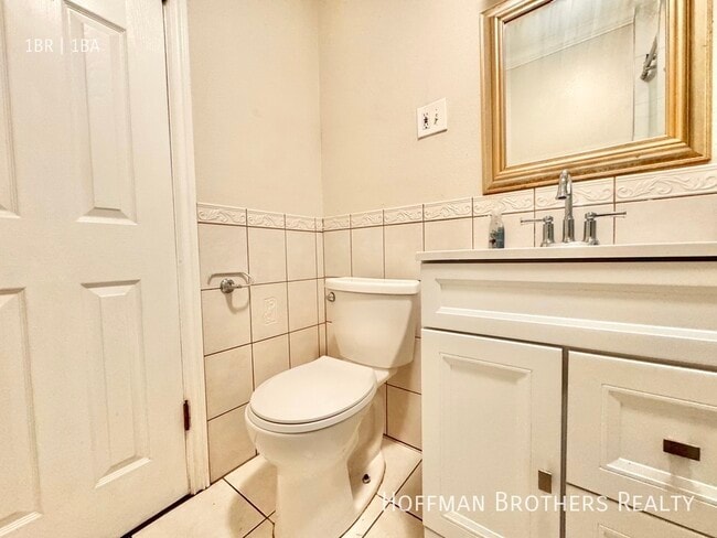 Building Photo - 5138 W 141st St