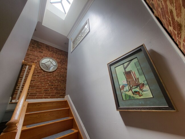 Building Photo - 2316 E Fayette St