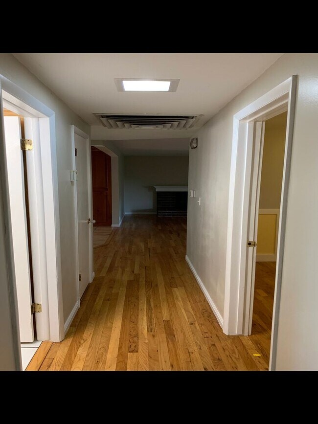 Building Photo - 550 E 250 N