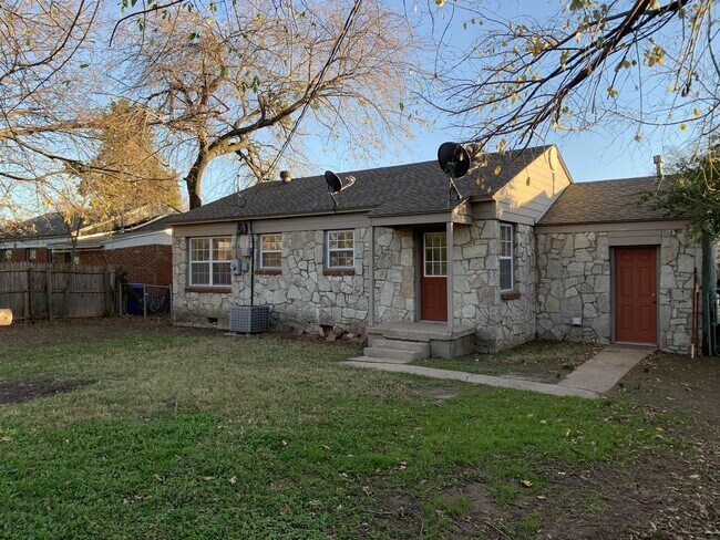 Building Photo - 409 W Himes St