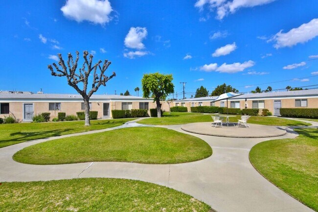 Interior Photo - Townhome 2 bed 1.5 Bath in Anaheim