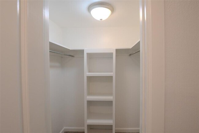 Building Photo - 6038 Northwest Expy