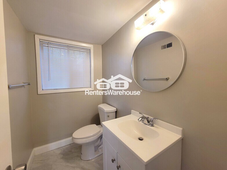 Building Photo - 336 Woodstock Dr SW