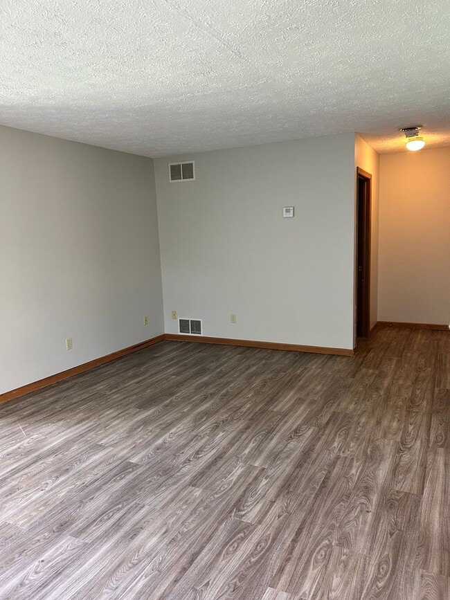 Building Photo - Three bedroom duplex