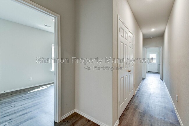 Building Photo - 407 E Avenue G