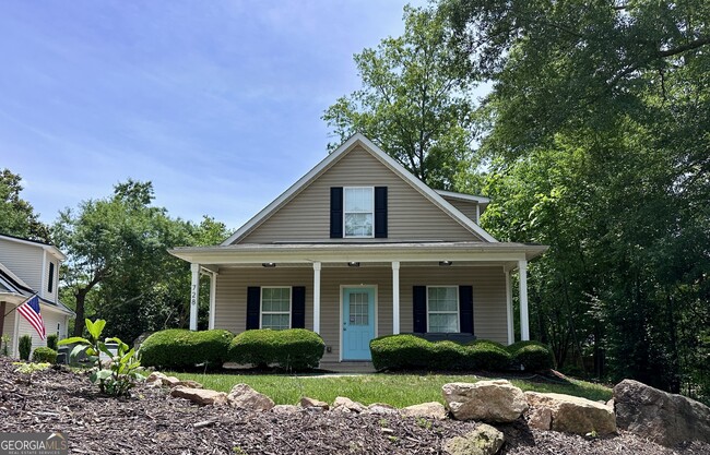 Building Photo - 728 Skyview Dr NE