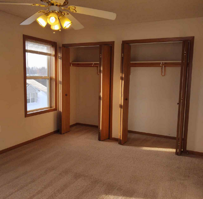 Building Photo - $1,450 | 2 Bedroom, 2.5 Bathroom Town Home...