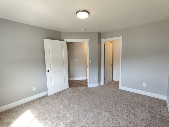 Building Photo - *DECEMBER SPECIAL* $500 OFF FIRST MONTHS RENT