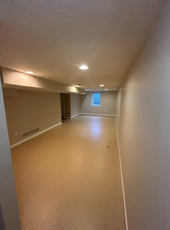 Building Photo - 2245 Pinewood Dr