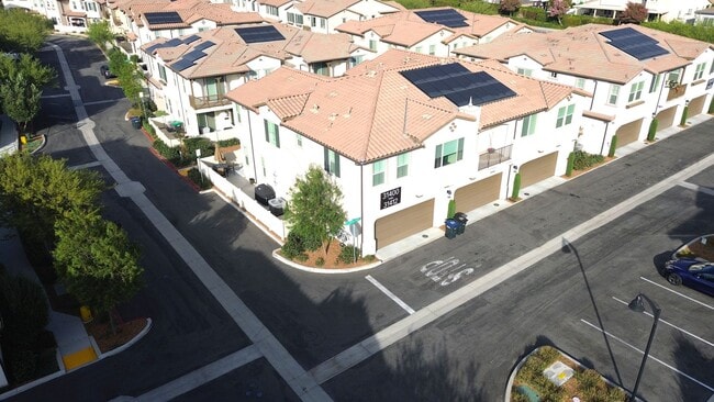 Building Photo - 31406 Corte Lindo