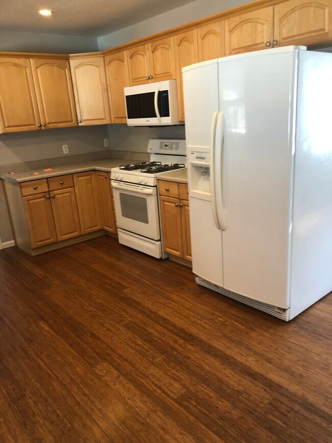 Building Photo - 401 15th Ave