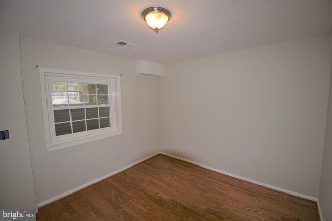 Building Photo - 8243 Cedar Landing Ct