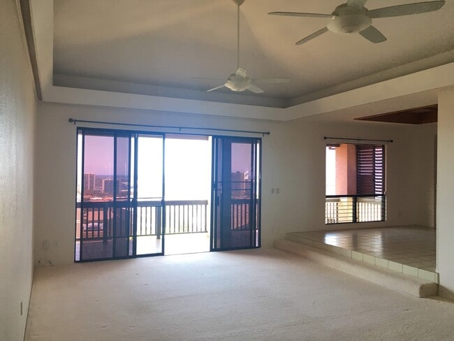 Building Photo - 98-673  KAAHELE STREET