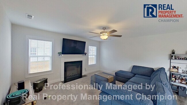 Building Photo - Like New Home with Open Layout Close to Camp Lejeune