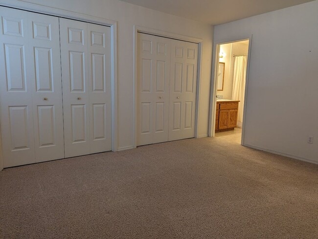 Building Photo - Beautiful Condo in Quiet Neighborhood - Small Pet Allowed