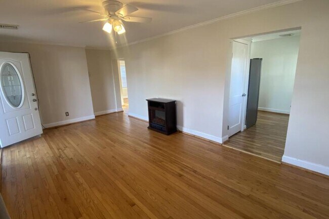 Building Photo - 209 Homewood Dr
