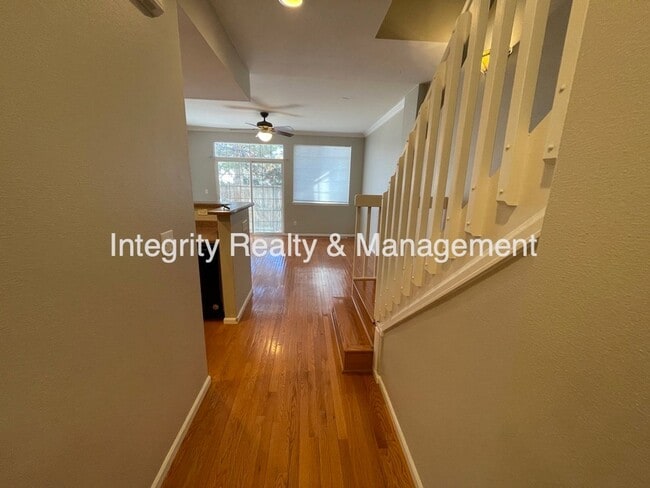 Building Photo - 9106 W Phillips Dr