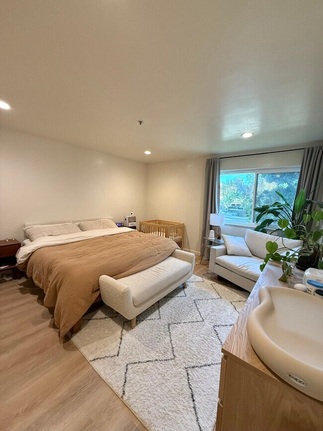 Building Photo - 5790 Friars Rd