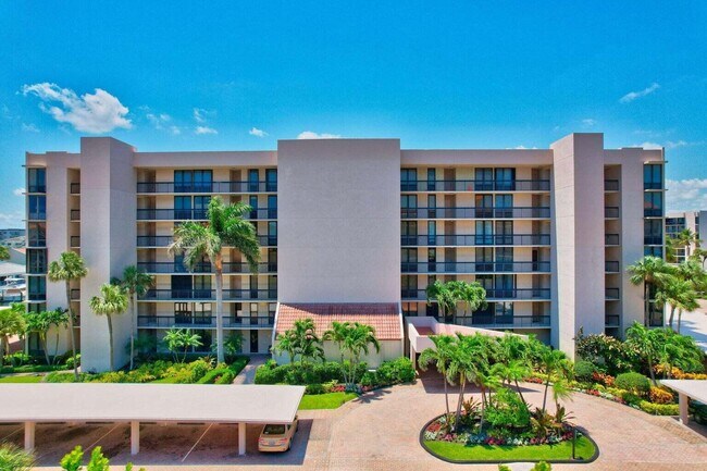 Building Photo - 2707 N Ocean Blvd