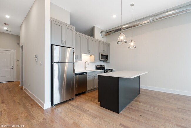 Building Photo - 4405 N Artesian Ave