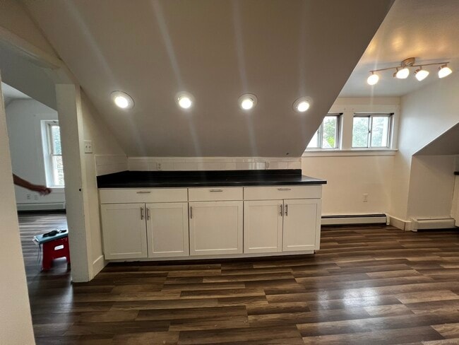 Building Photo - 65 Linsley Ave