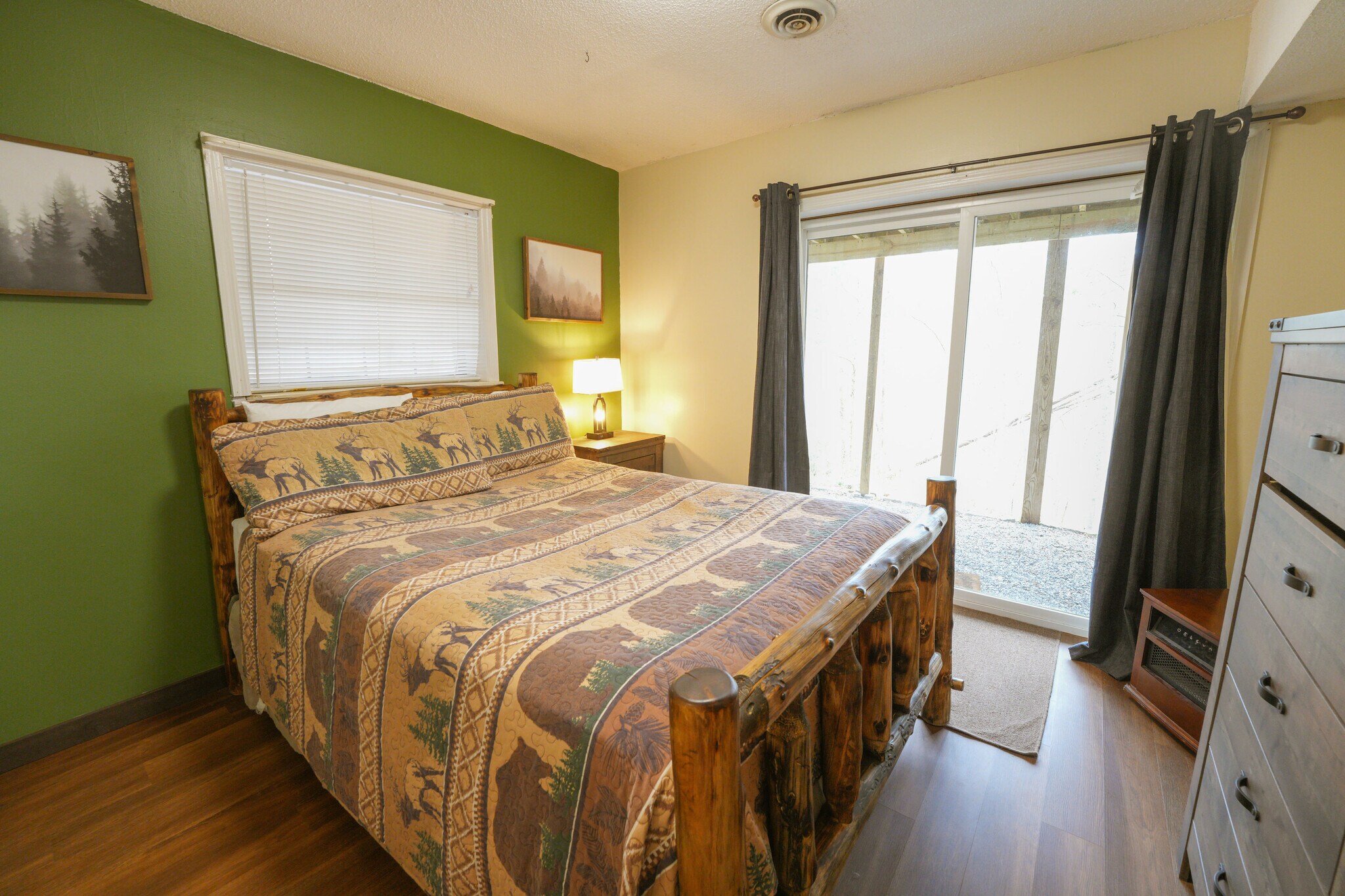 Building Photo - 425 Hemlock Ln