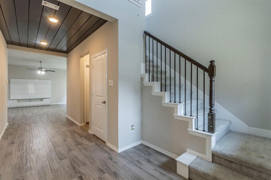Building Photo - 1800 Emilia Dr