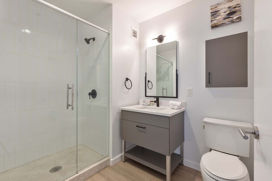 Building Photo - 250 Kendall St