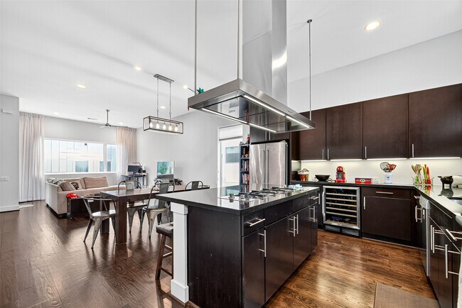 Building Photo - 1232 W 24th St