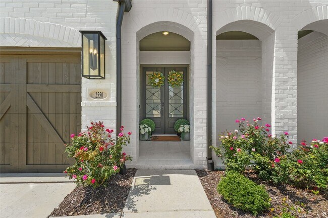 Building Photo - 2550 Whitewood Dr