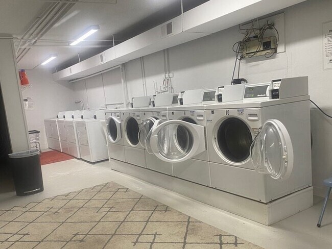 Building Photo - 50 Green St