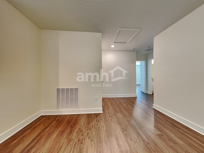 Building Photo - 918 Walden Woods Dr