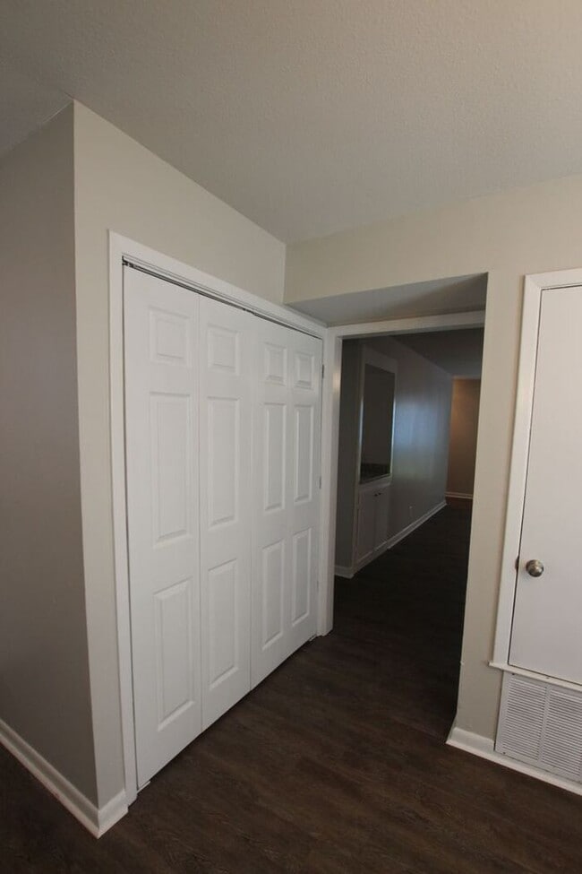 Building Photo - Available Now! Recently remodeled 3/2 in T...