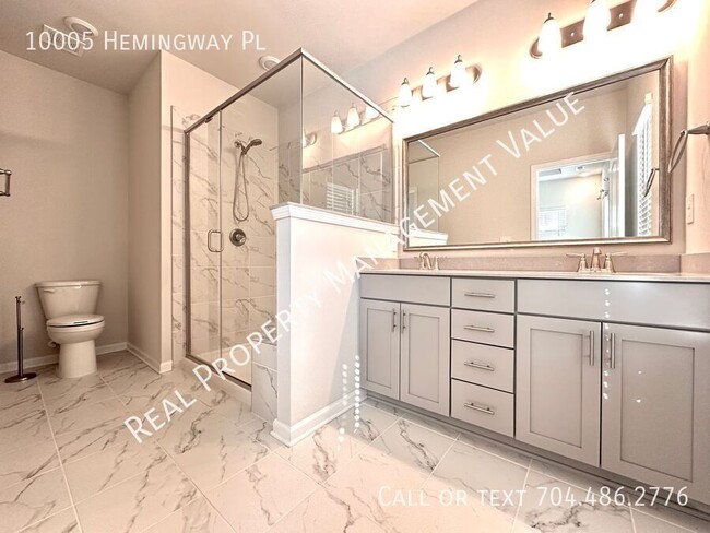 Building Photo - Immaculate townhome with plenty of rooms a...