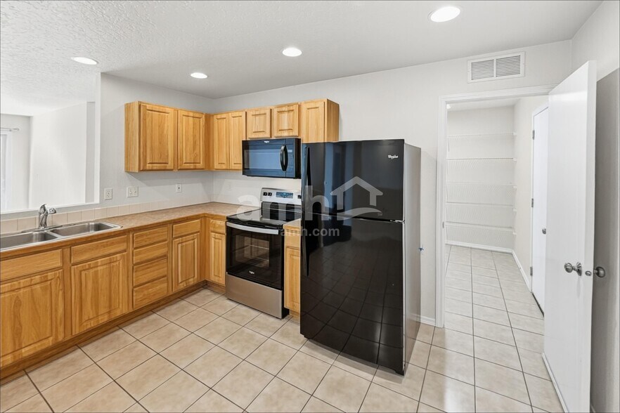Building Photo - 16557 Allegre Way