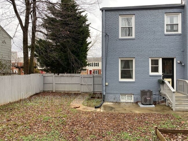 Building Photo - 2237 Arlington Ter